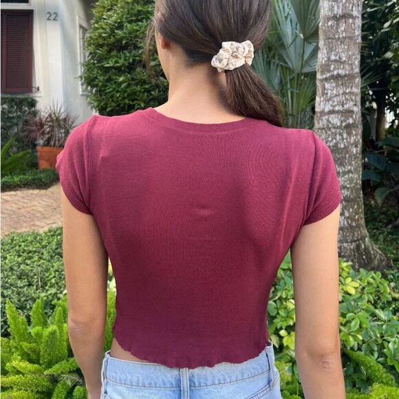 Brandy Melville Chloe Cropped Tee Cotton T-Shirt - Picture 5 of 12